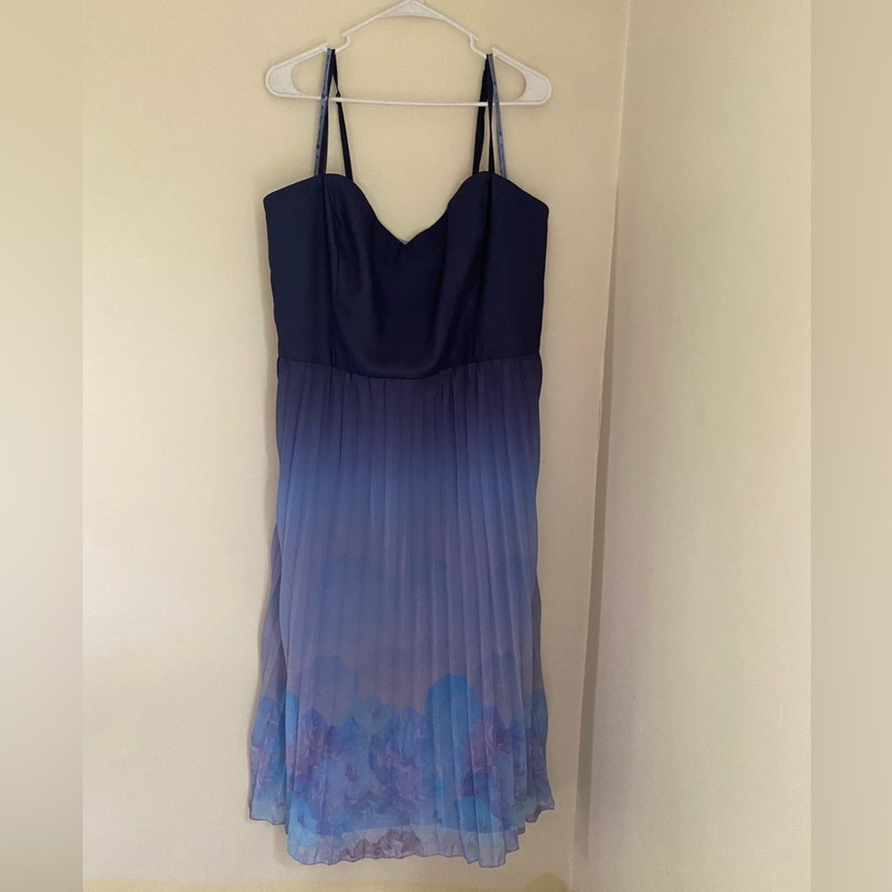 Chi Chi London Curve Ombré Pleated Skirt Midi Dress